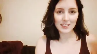 girl_snowwhite young trash masturbates shaved pussy