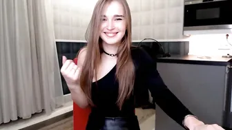 litlle_flowers sultry woman fiercely jerks her pussy