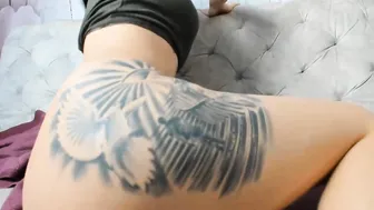 pinkyishere caresses pussy through panties