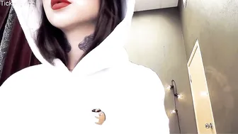 hollyextra nice lady massages vagina