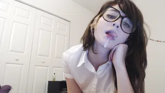 Elfiex ManyVids Nerdy Teen Drools and Spits