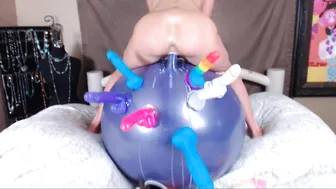 Britneybaby 18 ManyVids teen takes her hopper ball to the bed