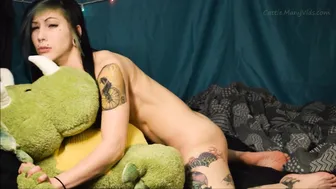 Cattie CatCandescent Kailey Ketchum ManyVids Triceratops Tramp Plush Play Hitachi