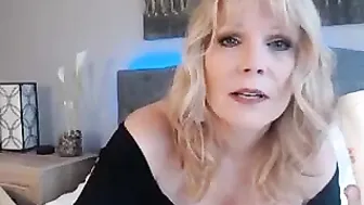 daniluvs2 nude swell rubs the vagina