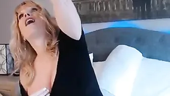 daniluvs2 nude swell rubs the vagina