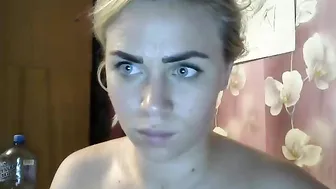 twixstar Petite hottie passionately jerks off her cunt