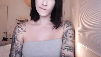 faunagrey Beautiful girl shows sexy body