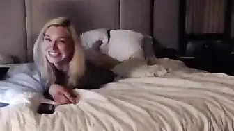 6foottallsexyblond69 Hot babe pulls her holes