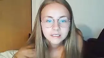 ckbears Beautiful redhead woman shows curvy shapes