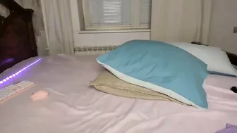 santanika busty babe massages pussy