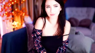 poisoned__honey exquisite slut shows juicy ass