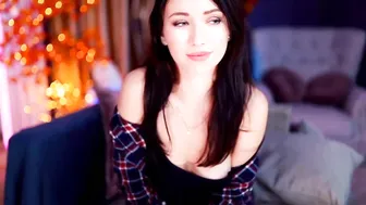 poisoned__honey exquisite slut shows juicy ass