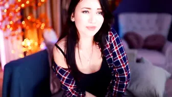 poisoned__honey exquisite slut shows juicy ass