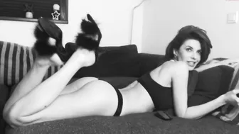 ingridnight pretty lady puts on juicy vagina