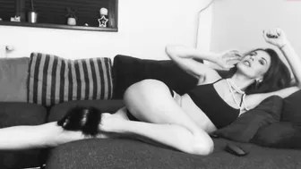 ingridnight pretty lady puts on juicy vagina