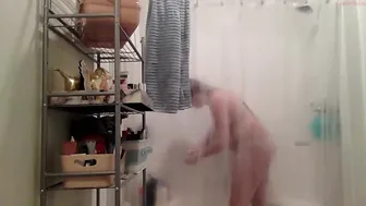 michealxx4273 nude chick posing on the couch