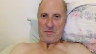 masturbate1054 crazy queen gently pulls the vagina