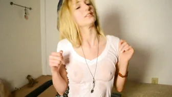 Chezza Luna Lil tits soaked