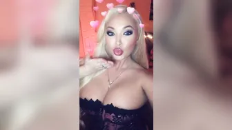 VictoriaJune69 plump bitch massages nipples