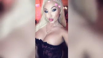 VictoriaJune69 plump bitch massages nipples