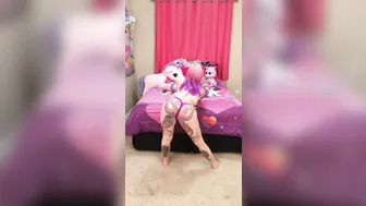 Daizha Morgann  skillful slut jerks off