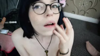 Bat Maisie  fierce handjob with effect