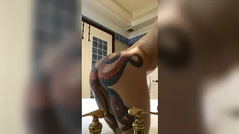 Daizha Morgann  caresses the clitoris under the table