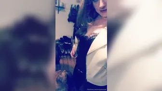 Ava Rose  juicy chick fingers her shaved holes