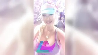 Summer Brielle videos [OnlyFans.com]   plump brunette masturbating pussy with her hand