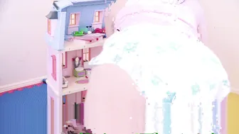 Dawn Willow  sponge courtesan in the office spoils himself with pleasures