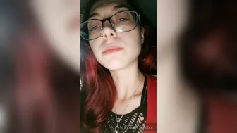 queensmoke beautiful  cam girl  plays with sex toy