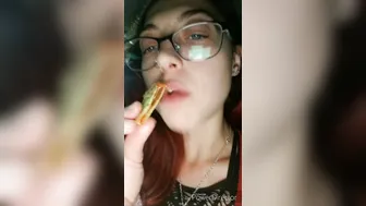 queensmoke beautiful  cam girl  plays with sex toy