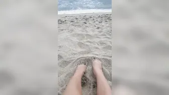 queensmoke attractive lady relish fucks vagina with a sex toy