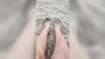 queensmoke attractive lady relish fucks vagina with a sex toy