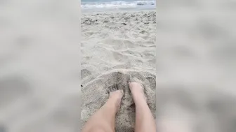 queensmoke attractive lady relish fucks vagina with a sex toy