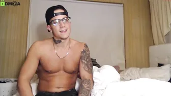daddyy_d naughty slut fucks pussy