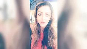 Sophie Dee  shows her pussy on the chair