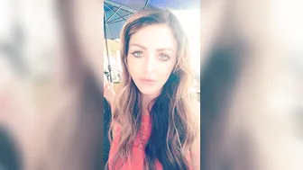 Sophie Dee  shows her pussy on the chair