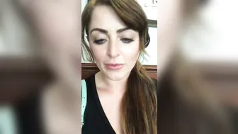 Sophie Dee  slut fucks the cap with his fingers