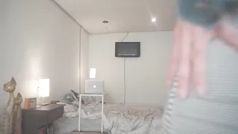 PussycatMoz  beautiful bitch - deliciously jerks off her cunt