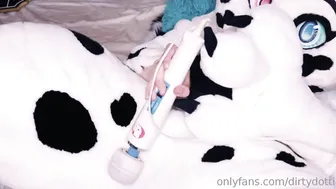 Dotti Pink  shy bitch masturbates recklessly pussy