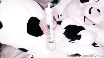 Dotti Pink  shy bitch masturbates recklessly pussy