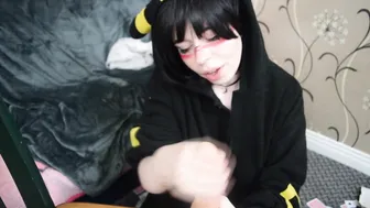 Bat Maisie  a woman with a wide pelvis gets shaved cunt