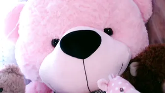 Bambie Doll  cool skinny rubs her lips sex