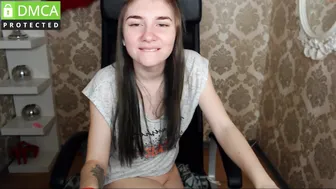 daniella_true sexy chick fingering pussy