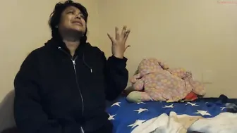 thickbrenda seductive babe fucks both holes