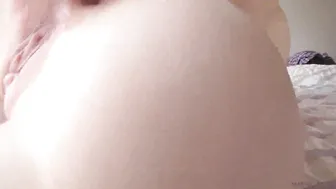 Legendarylootz manyvids pounding her pussy with a big dildo