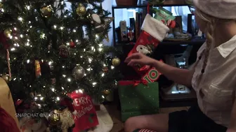 littlemisskitty91 manyvids gorgeous jerks off a banana and cums.