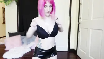 princessberpl manyvids whore chick sucks penis gentleman