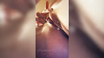 littlemisskitty91 manyvids skinny in stockings pulls pussy